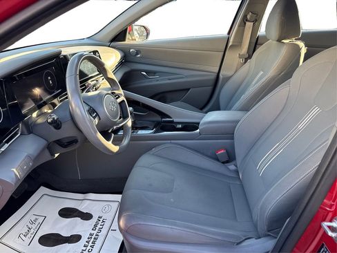 Used 2022 Hyundai Elantra SEL w/ Convenience + Premium Package image 9