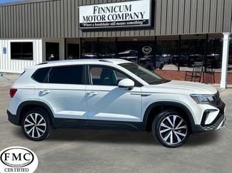 Used 2024 Volkswagen Taos SE image 1