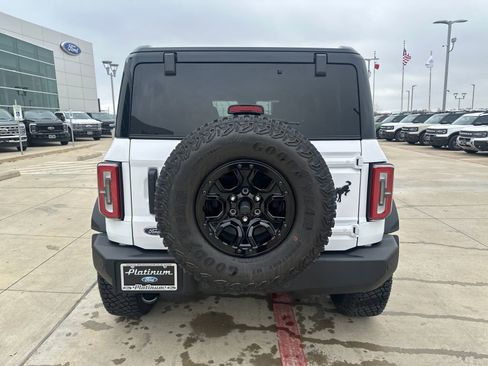 Used 2024 Ford Bronco Wildtrak image 3