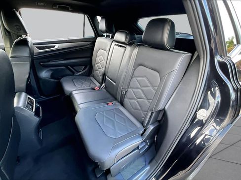 Used 2024 Volkswagen Atlas Cross Sport SE FWD image 21