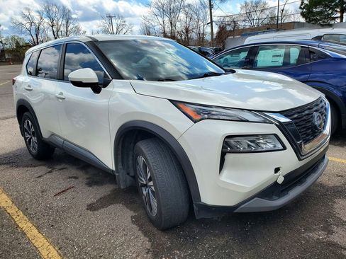 Used 2023 Nissan Rogue SV FWD image 1