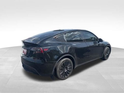 Used 2024 Tesla Model Y Long Range AWD/4WD image 3