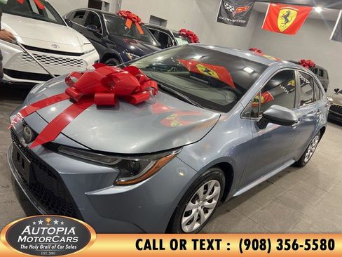 Used 2020 Toyota Corolla LE image 2