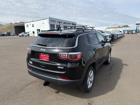 Used 2018 Jeep Compass Latitude w/ Cold Weather Group AWD/4WD image 8