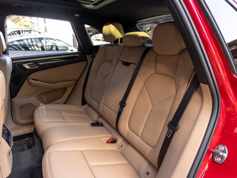 Certified 2026 Porsche Macan AWD/4WD image 46
