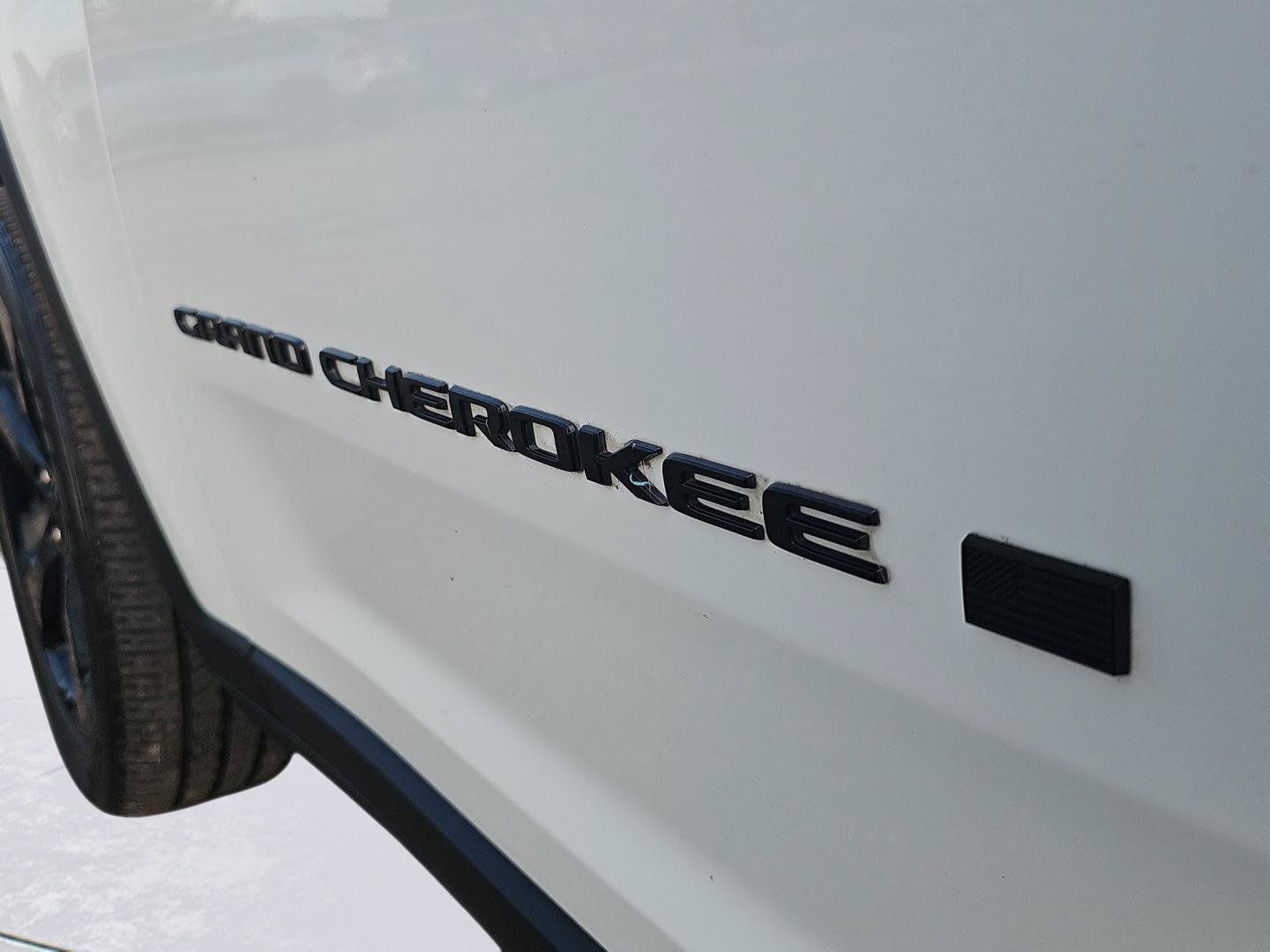 Used 2022 Jeep Grand Cherokee Altitude AWD/4WD image 12