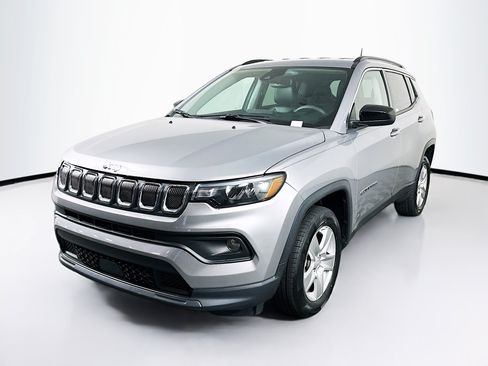 Used 2022 Jeep Compass Latitude AWD/4WD image 3