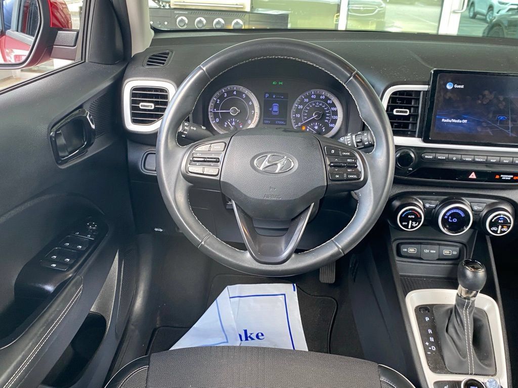 Used 2022 Hyundai Venue Limited FWD image 10