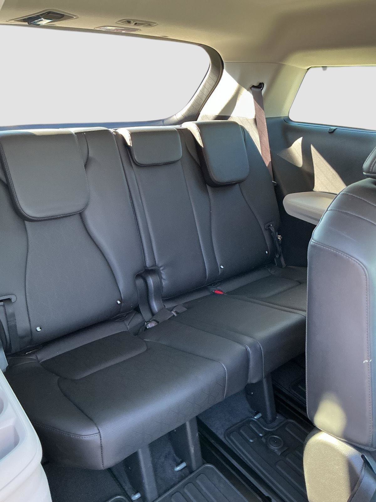 Used 2023 Kia Carnival EX FWD image 22