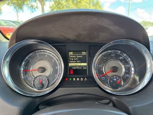 Used 2016 Chrysler Town & Country Touring image 26