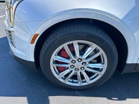 Certified 2024 Cadillac XT5 Sportv w/ Technology Package AWD/4WD image 11