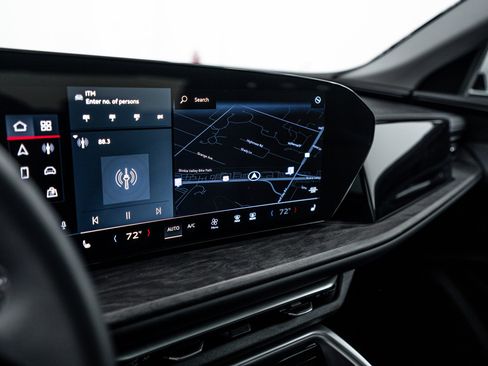 Certified 2025 Audi Q5 Premium w/ Convenience Package image 12