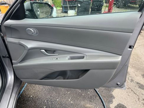 Used 2024 Hyundai Elantra Blue image 18