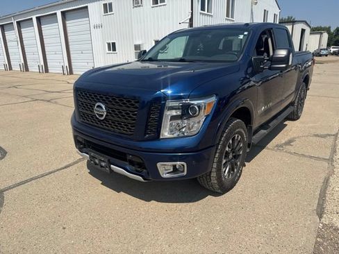 Used 2019 Nissan Titan PRO-4X w/ Pro-4x Convenience Package AWD/4WD image 5