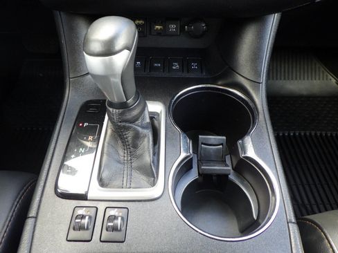 Used 2019 Toyota Highlander XLE image 24