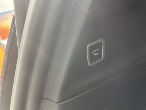 Used 2024 Chrysler Pacifica Select image 18