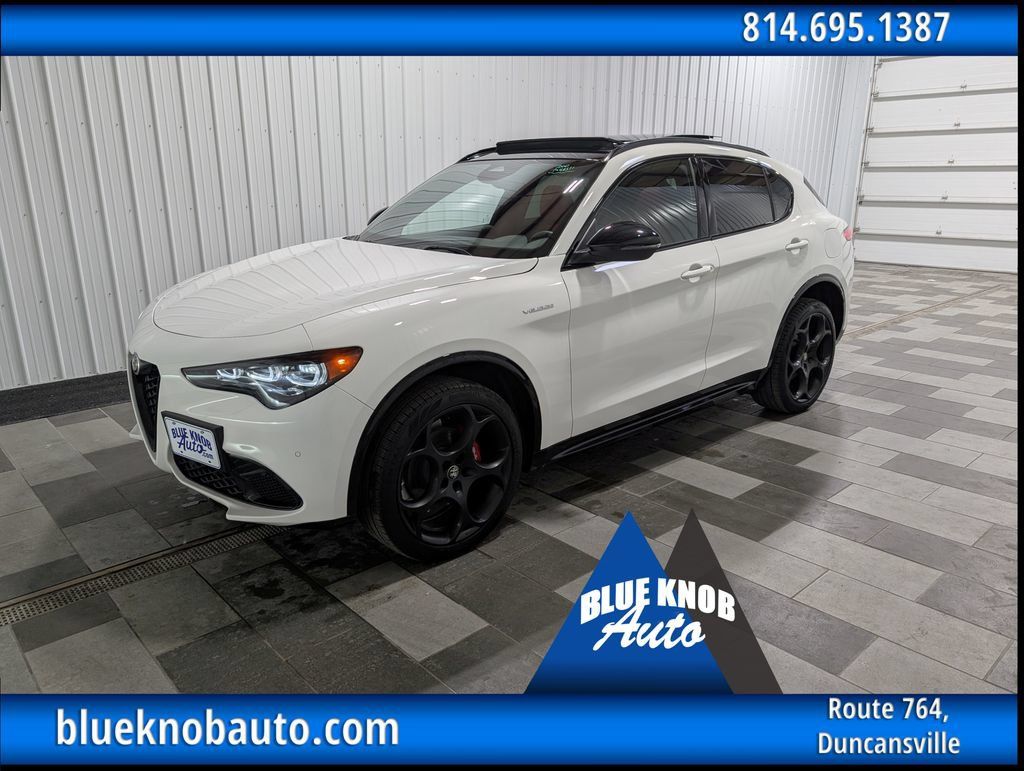Used 2025 Alfa Romeo Stelvio Sprint w/ Veloce Package AWD/4WD image 1