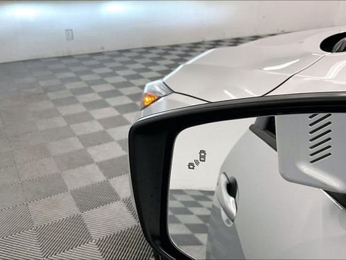 New 2025 Nissan Versa SR w/ Trunk Package image 29