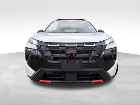 Used 2025 Nissan Rogue SV AWD/4WD image 3