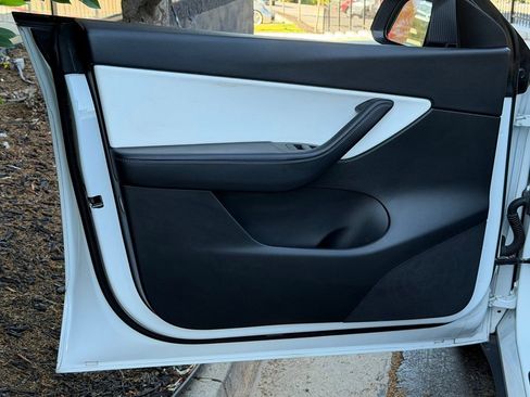 Used 2022 Tesla Model Y Performance AWD/4WD image 28