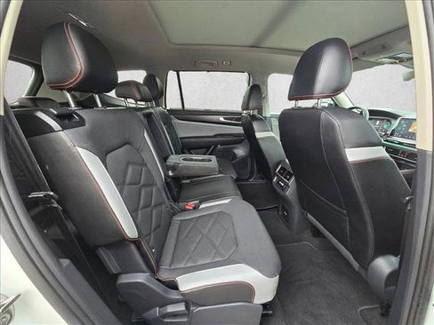 Used 2024 Volkswagen Atlas Peak Edition SE AWD/4WD image 19