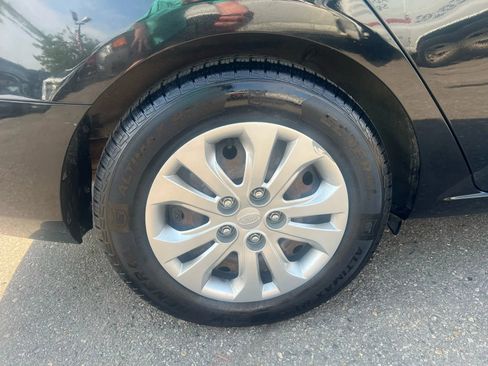 Used 2011 Kia Forte LX image 9