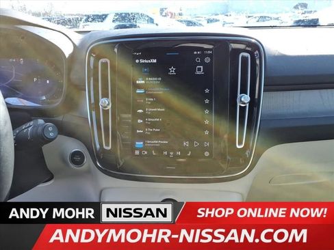 Used 2023 Volvo XC40 B5 Plus image 16