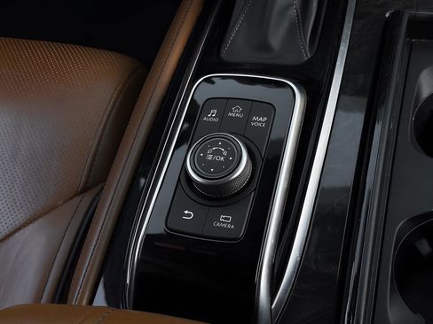 Used 2022 INFINITI QX80 Sensory w/ All-Season Package image 17