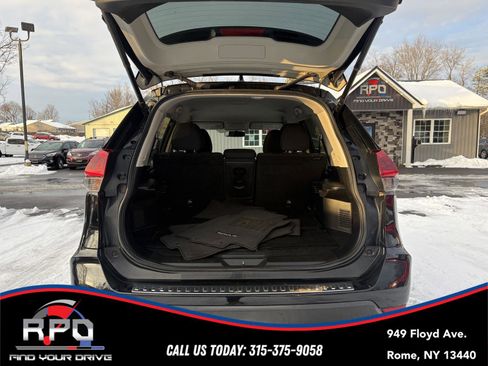 Used 2018 Nissan Rogue SV image 17