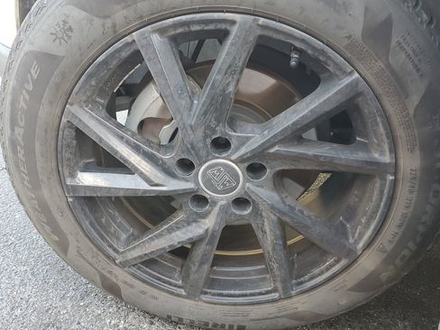 Certified 2021 Toyota Venza XLE w/ Softex Package image 9