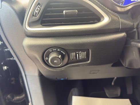 New 2026 Chrysler Pacifica Select AWD/4WD image 10