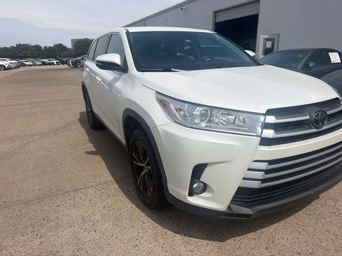 Used 2019 Toyota Highlander Plus FWD image 3