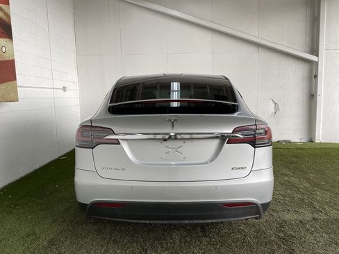 Used 2016 Tesla Model X P90D image 4