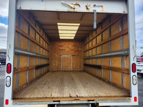 Used 2017 GMC Savana 3500 Extended image 20