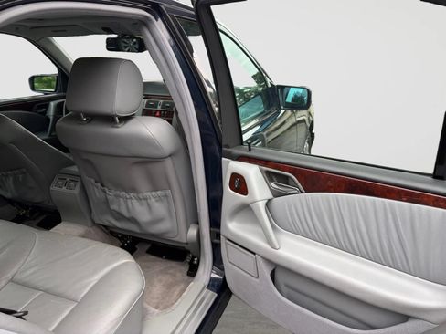 Used 1999 Mercedes-Benz E 320 Sedan image 17