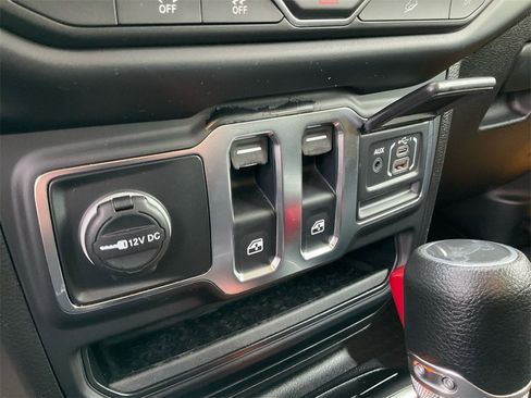 Used 2020 Jeep Wrangler Sport image 23