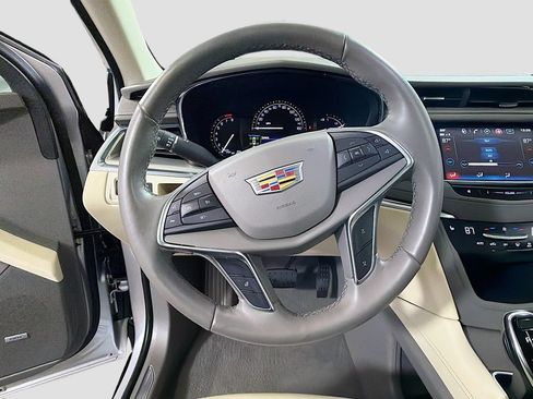 Used 2018 Cadillac XT5 Luxury AWD/4WD image 13