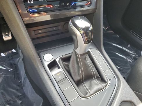 Used 2023 Volkswagen Tiguan SE R-Line image 26
