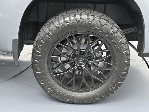 Used 2025 Chevrolet Silverado 1500 LT AWD/4WD image 35