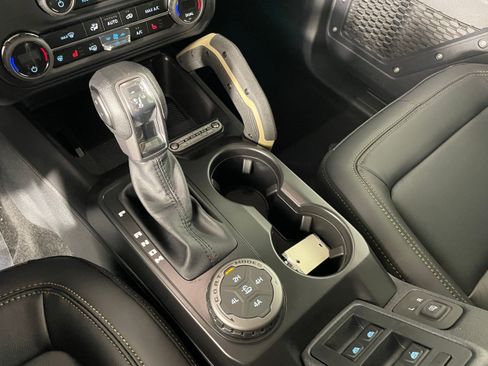 New 2026 Ford Bronco Badlands AWD/4WD image 8