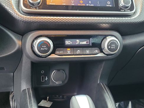 Certified 2020 Nissan Kicks SV image 27