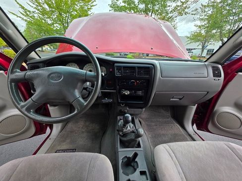 Used 2004 Toyota Tacoma 4x4 Xtracab V6 w/ Convenience Pkg image 17