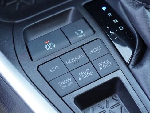 Used 2024 Toyota RAV4 LE AWD/4WD image 33