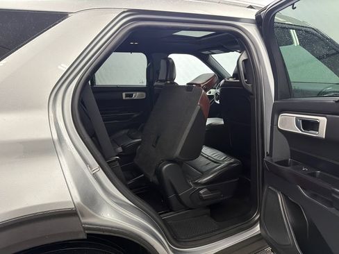 Used 2020 Ford Explorer Platinum w/ Premium Technology Package AWD/4WD image 17