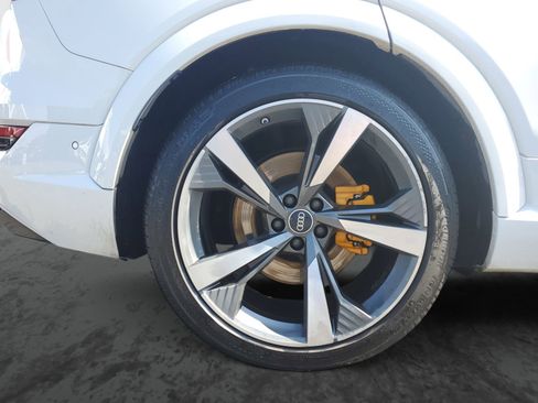 Used 2022 Audi e-tron S Premium Plus w/ 21" Black Optic Package image 5