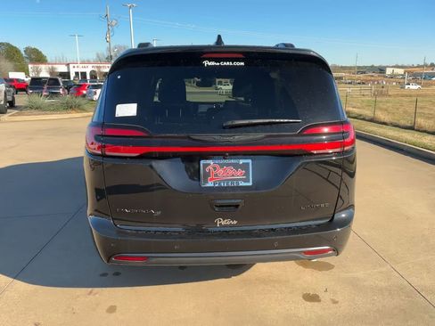 New 2026 Chrysler Pacifica Limited w/ S Appearance Package image 8