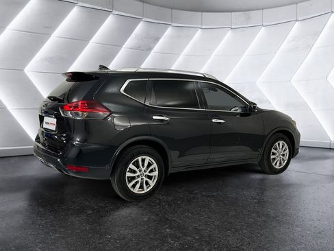 Used 2019 Nissan Rogue SV FWD image 4