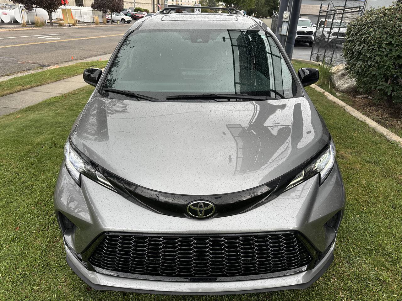 Used 2026 Toyota Sienna XSE AWD/4WD image 12