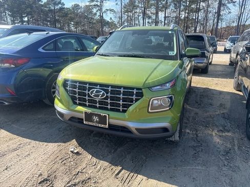 Used 2023 Hyundai Venue SEL image 4