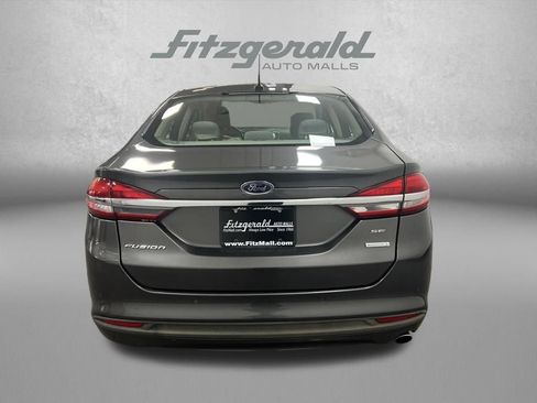 Used 2017 Ford Fusion SE w/ Fusion SE Technology Package image 4